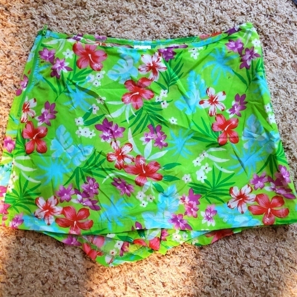 Hawaiian print skorts size 1x or 16w